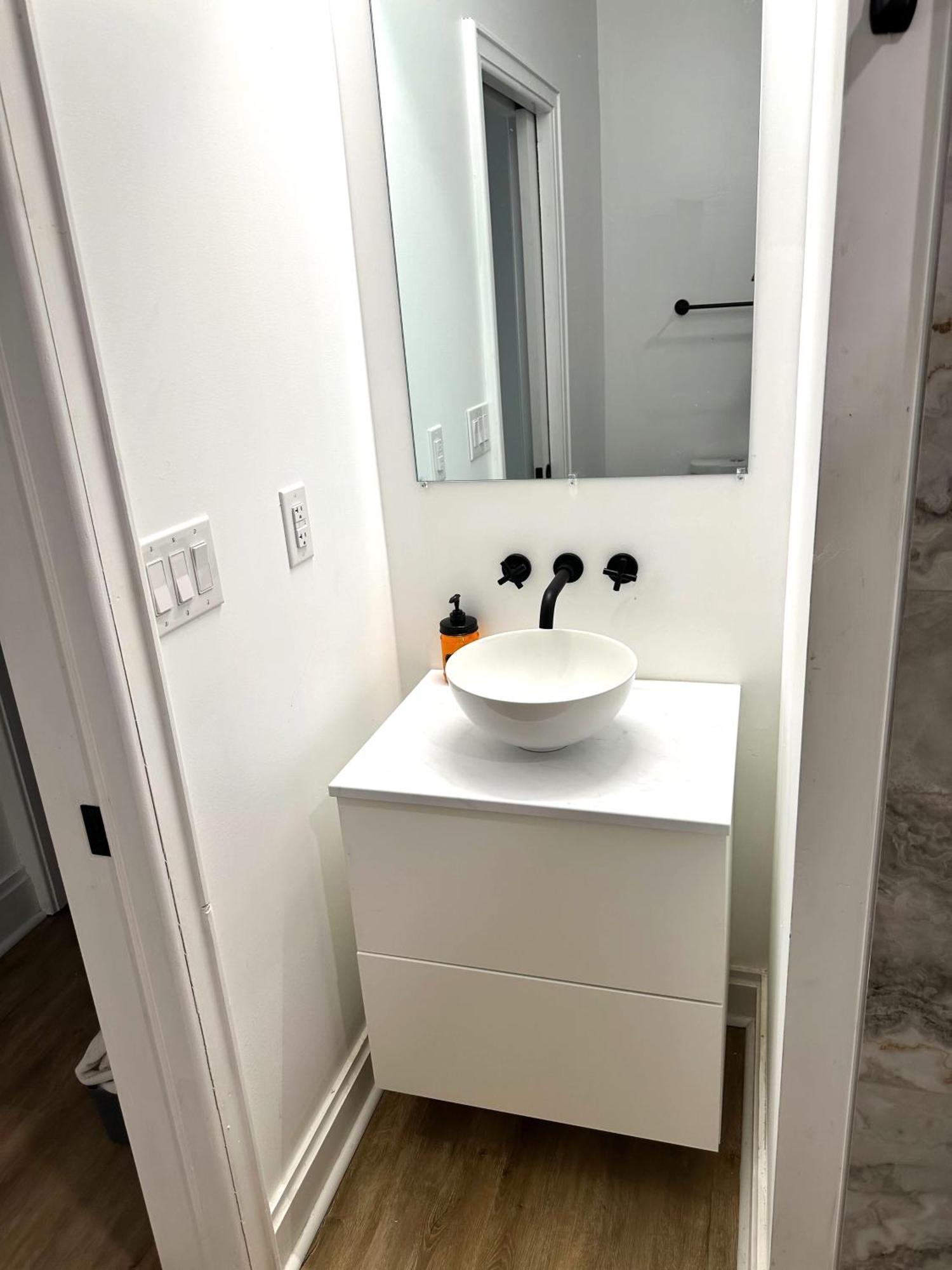 Downtown Retreat - Cozy First Floor Apartment