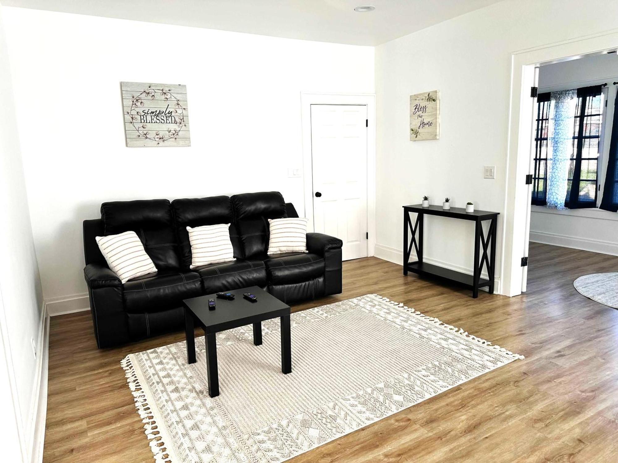 Apartment Downtown Retreat - Cozy First Floor